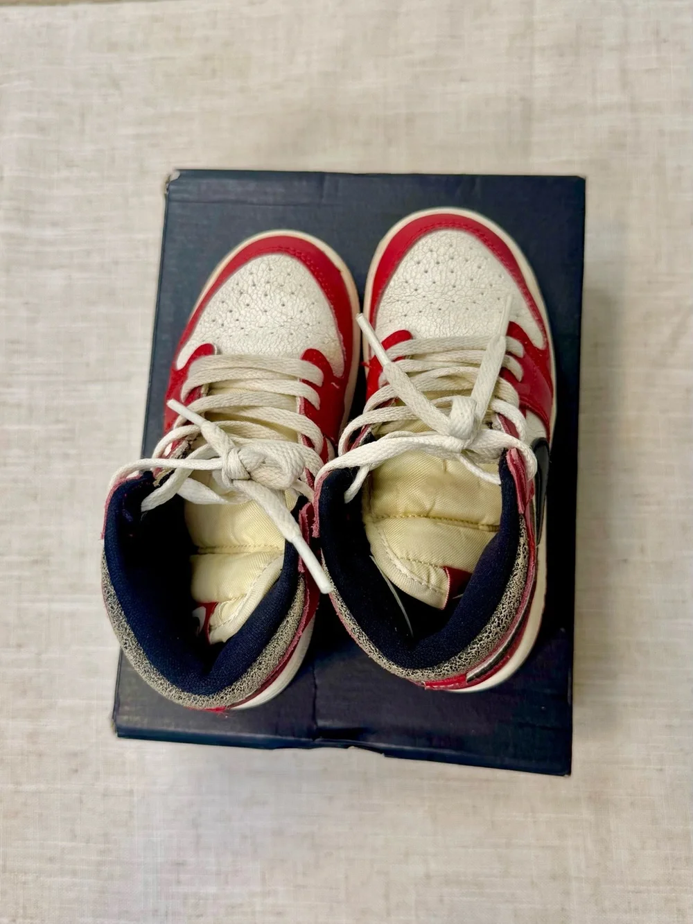 Nike Jordan 1 High OG Lost and Found Chicago Red and White Sneakers 9C EUC